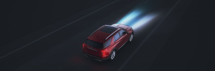 Graphic of a 2022 Ford Explorer in Rapid Red Metallic Tinted Clearcoat demonstrating Auto High-Beam Headlamps