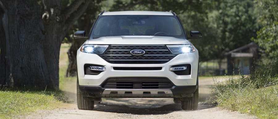 2022 Ford Explorer King Ranch® edition in Star White Metallic Tri-coat being driven on a dirt road