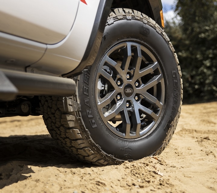 2023 Ford Ranger® in Iconic Silver, close-up of 17-inch aluminum wheel