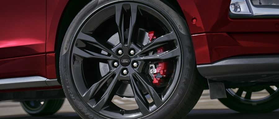 Close-up of 2023 Ford Edge® ST wheel