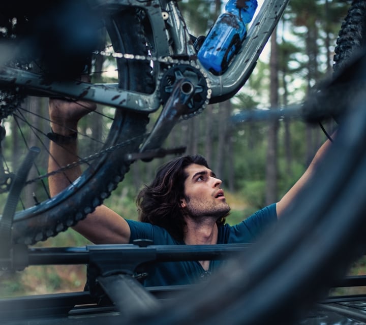 A man is securing his bike to the roof of the 2024 Ford Bronco® Sport